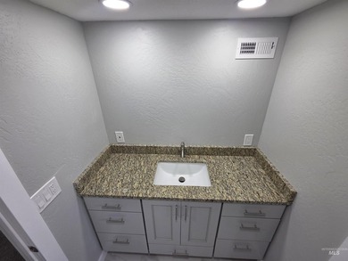 Located in an established low traffic area of Rupert, close to - photo 10