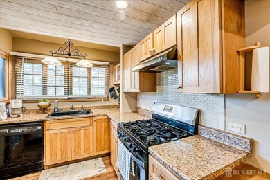 A beautiful Lake Front Property on Gordon Lake. This home offers - photo 27