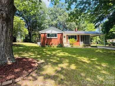 Welcome home to this inviting 3-bedroom, 1-bath residence - photo 1