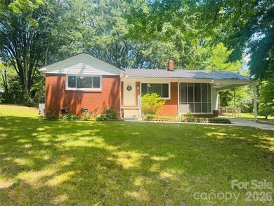 Welcome home to this inviting 3-bedroom, 1-bath residence - photo 3