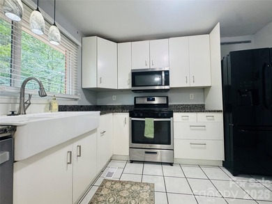 Welcome home to this inviting 3-bedroom, 1-bath residence - photo 9