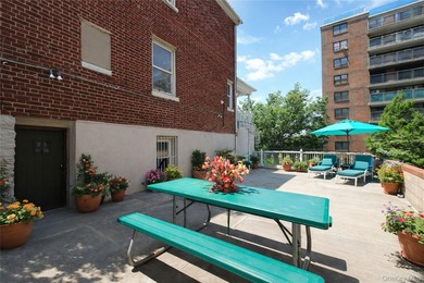 Welcome to 2854 Kingsbridge Terrace, an exceptional opportunity - photo 20