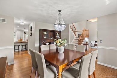 Welcome to 251 Oakwood Road, Oakdale - a stunning custom-built - photo 9