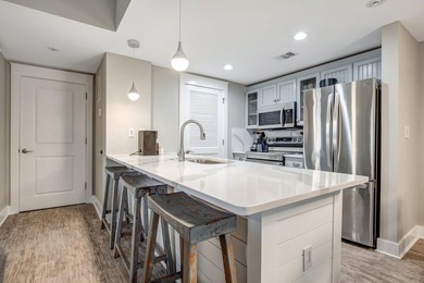 Perfectly positioned in Observation Point, this fully furnished - photo 9