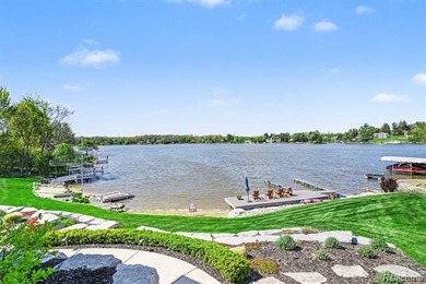 Fabulous, private (no public access) 111' frontage on all Sports - photo 11