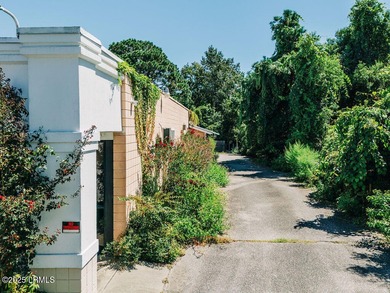 Prime commercial listing in the heart of Beaufort, currently - photo 6