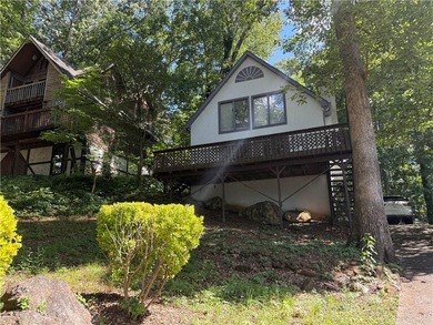 Welcome to this charming 3-bedroom, 2-bath home located just - photo 3