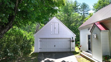 Welcome to the beautifully maintained historic farmhouse you - photo 13