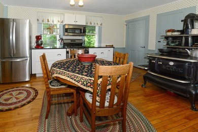 Welcome to the beautifully maintained historic farmhouse you - photo 15