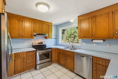 Welcome to 82 Lake Garda Drive, a beautifully maintained - photo 16