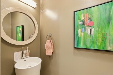 Luxurious Urban 8 townhouse in Tulsa's East Village, walking