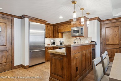 2024 renovations completed (including new decor, furniture - photo 9