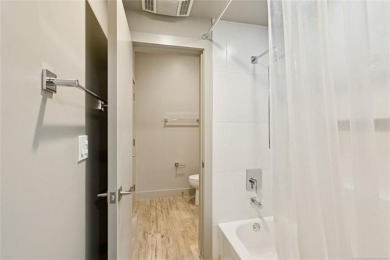 Luxurious Urban 8 townhouse in Tulsa's East Village, walking