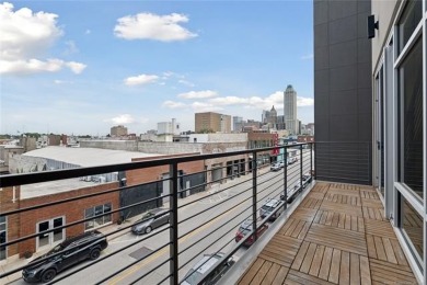 Luxurious Urban 8 townhouse in Tulsa's East Village, walking