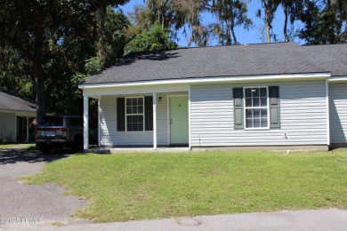 Lake Townhome/Townhouse For Sale in Beaufort, South Carolina