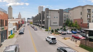 Luxurious Urban 8 townhouse in Tulsa's East Village, walking