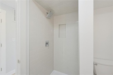 Set in a desirable Riverside location just moments from Crescent - photo 18
