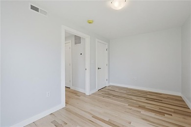Set in a desirable Riverside location just moments from Crescent - photo 21