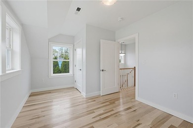 Set in a desirable Riverside location just moments from Crescent - photo 24