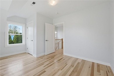 Set in a desirable Riverside location just moments from Crescent - photo 25