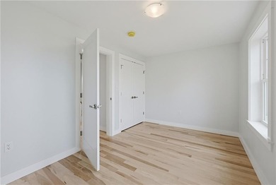 Set in a desirable Riverside location just moments from Crescent - photo 30