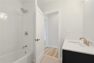 Set in a desirable Riverside location just moments from Crescent - photo 34