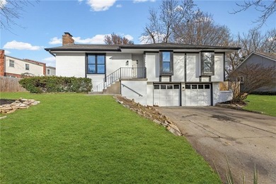 Lakewood Lakes Home For Sale in Lees Summit Missouri