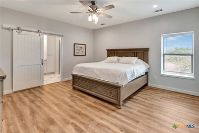 Impressive barndominium located in the charming coastal town of - photo 13