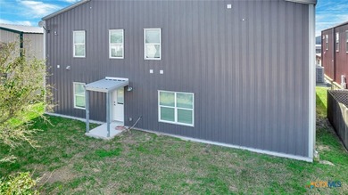Impressive barndominium located in the charming coastal town of - photo 22