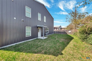 Impressive barndominium located in the charming coastal town of - photo 23