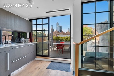 *FULLY RENOVATED TOWNHOUSE w/FULL GUEST HOUSE, ROOF POOL & - photo 5