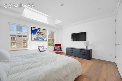 *FULLY RENOVATED TOWNHOUSE w/FULL GUEST HOUSE, ROOF POOL & - photo 8