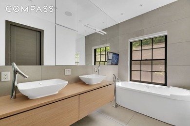 *FULLY RENOVATED TOWNHOUSE w/FULL GUEST HOUSE, ROOF POOL & - photo 10