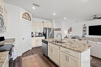 Situated on a huge cul-de-sac lot this home backs up to - photo 7