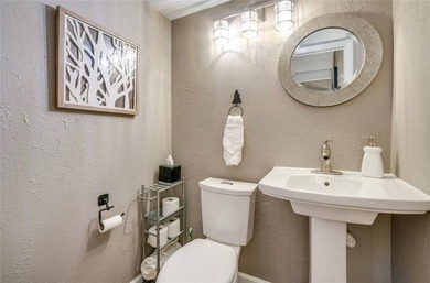 Location! Location! Location! This 1,100 sq ft, fully remodeled - photo 17