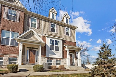 (private lake, pond, creek) Townhome/Townhouse For Sale in Des Plaines Illinois