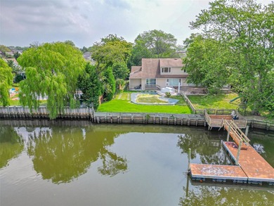 Welcome to your dream waterfront retreat! This beautifully - photo 2