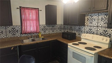 INVESTMENT OPPORTUNITY!! Main house is 4 Bedrooms and 1 Bath and - photo 12