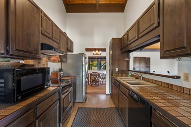 Privately positioned in Maui Meadows, 505 Ho'ohalahala offers - photo 12
