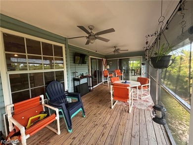 Elevated two Story piling home with over 1,700 sq ft under air - photo 20