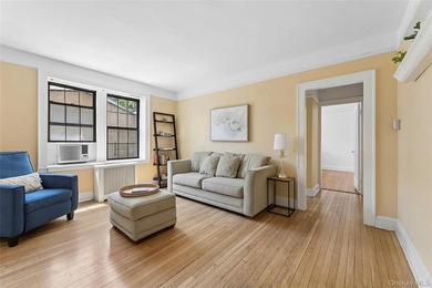 Welcome to Chatwick Gardens in Forest Hills, a distinguished - photo 1