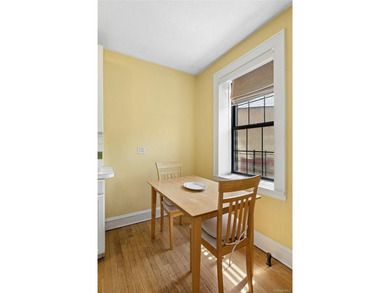 Welcome to Chatwick Gardens in Forest Hills, a distinguished - photo 4