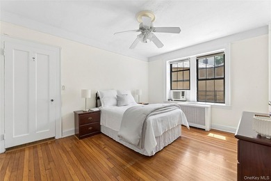 Welcome to Chatwick Gardens in Forest Hills, a distinguished - photo 7