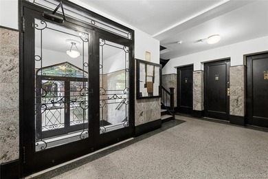 Welcome to Chatwick Gardens in Forest Hills, a distinguished - photo 10