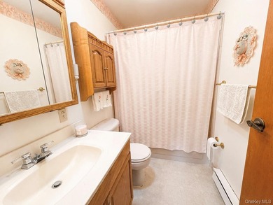 Perfectly maintained Greenbriar model featuring two bedrooms - photo 11