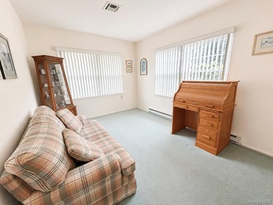 Perfectly maintained Greenbriar model featuring two bedrooms - photo 13