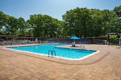 Perfectly maintained Greenbriar model featuring two bedrooms - photo 14