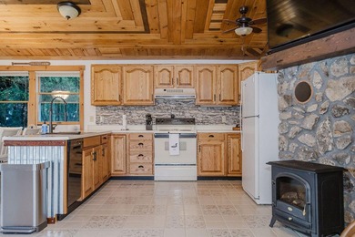 Charming Year-Round Waterfront Retreat on Brettuns Pond! - photo 14