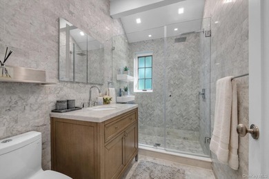 Nestled within Roslyn's historic Sinclair Martin enclave, this - photo 15