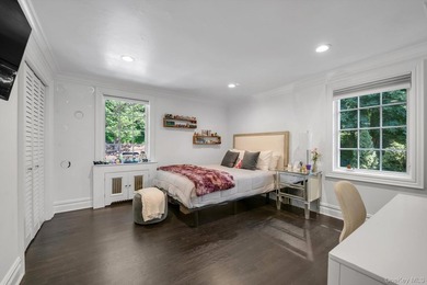 Nestled within Roslyn's historic Sinclair Martin enclave, this - photo 16